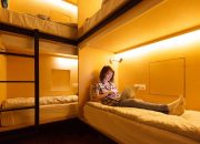 Solo Traveler Shocked by Hostel Roommate’s Strange Alarm Habit